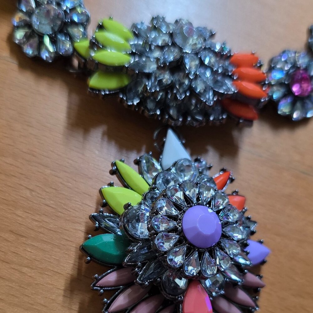 Multicolor Rhinestone Bib Statement Chain Link Necklace - Picture 5 of 7